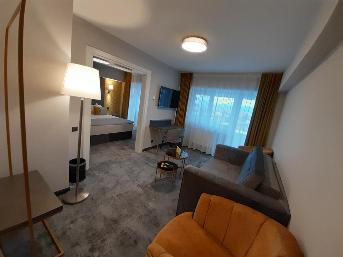 Hotel Univers Kluż-Napoka Zewnętrze zdjęcie