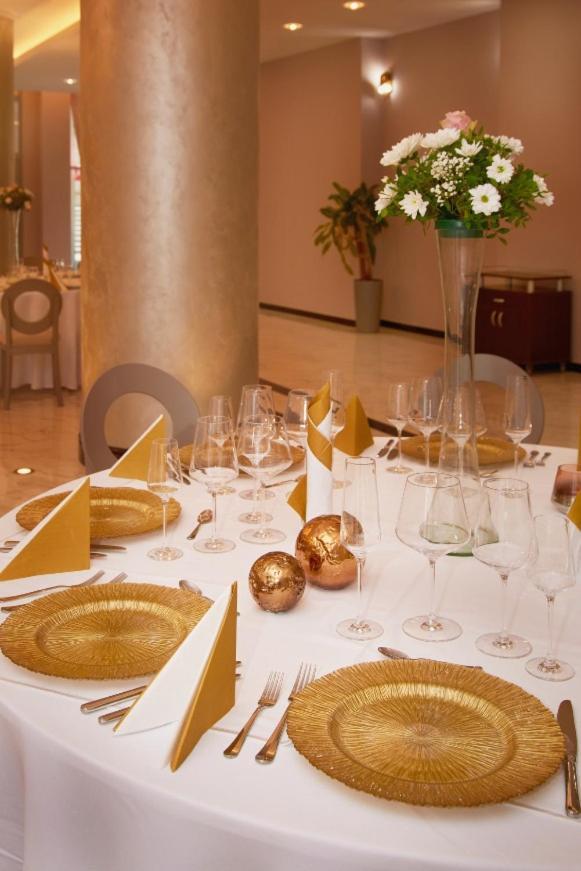 Hotel Univers Kluż-Napoka Zewnętrze zdjęcie