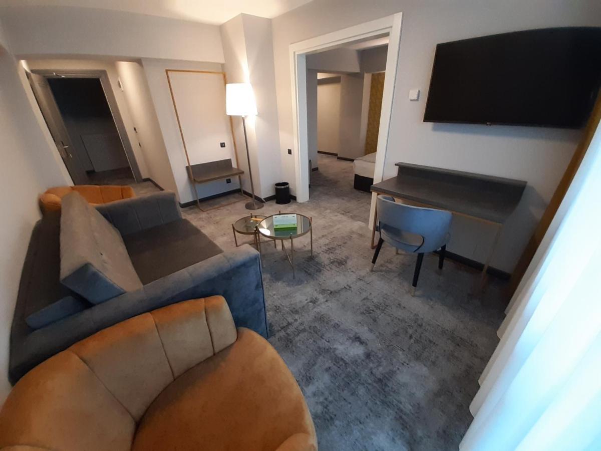 Hotel Univers Kluż-Napoka Zewnętrze zdjęcie