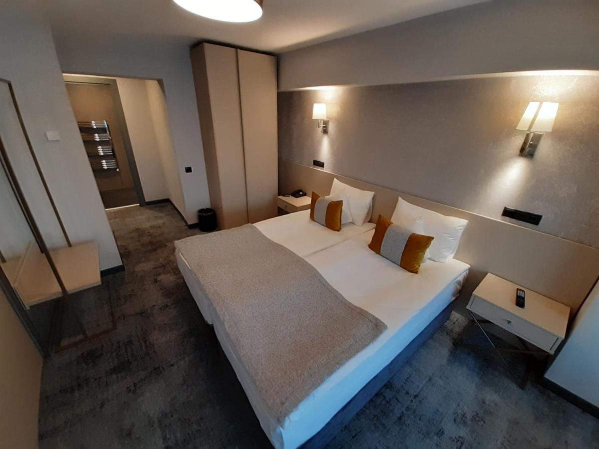 Hotel Univers Kluż-Napoka Zewnętrze zdjęcie